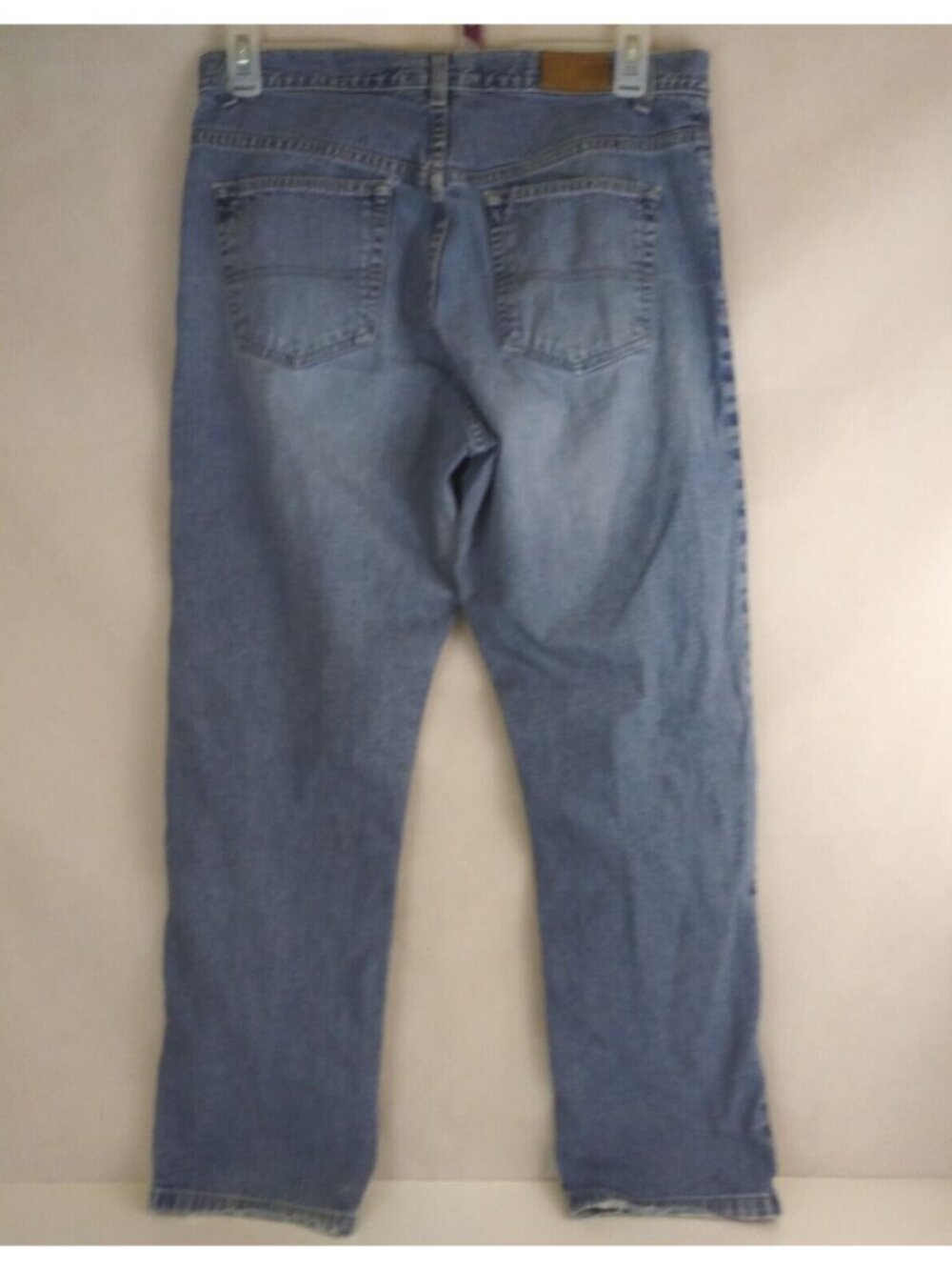 Tommy Hilfiger Classic Cut Men's Distressed Bootcut Jeans Size 32x31 - Picture 2 of 8
